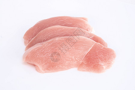 白背景的原生鸡胸 在白底宏观家禽食物烹饪肌肉食品鱼片粉色动物营养图片