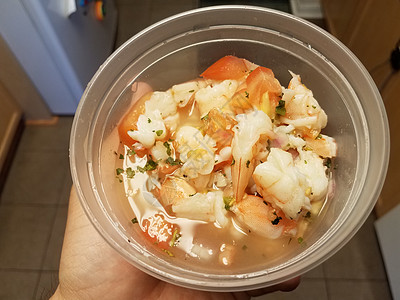 塑料容器中养虾和番茄小吃厨房液体食物午餐海鲜图片