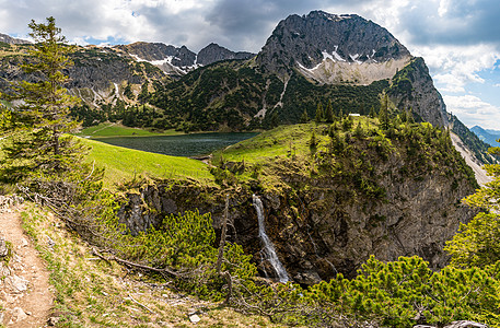 阿尔高阿尔卑斯山的登山之旅森林小屋冒险远足旅游草地山地行假期瀑布农村图片
