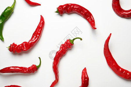 许许多多全红果辣椒和一片绿色的白面包上厨房燃烧蔬菜烹饪辣椒植物白色胡椒营养食物图片