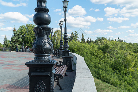 公园的灯柱照明灯笼天空古董建筑学蓝色邮政花园植物绿色图片