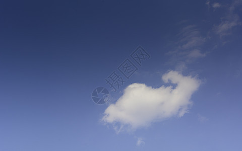 蓝色天空 云层和复制空间 清晰的天气背景自由气候云景气象白色阳光场景臭氧天际天堂图片