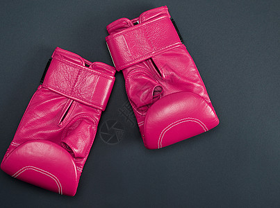 新的粉色运动拳击手套图片