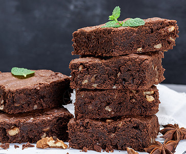 烤面包方形巧克力蛋糕馅饼黑色棕色甜点食物可可美食正方形薄荷小吃营养图片