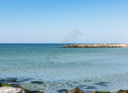 黑海海岸的夏季风景沿海支撑假期海滩石头旅行海浪天空海岸线海景图片