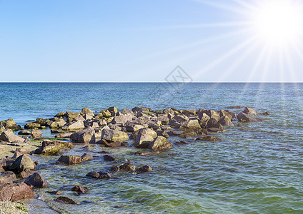 以大块石头看待黑海的景象太阳支撑天空蓝色海岸线旅行天气海滩晴天海岸图片