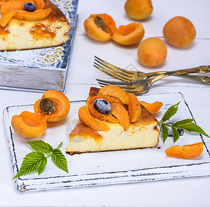 干酪和杏仁烤蛋糕 由芝士和杏仁饼制成图片