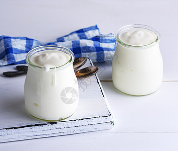 2个装牛奶酸奶的玻璃罐 自制图片