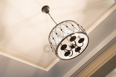 天花板上的吊灯风格装饰玻璃灯泡金属房间奢华照明椭圆形石膏图片