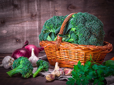 棕色篮子里的鲜花椰菜农业美食饮食蔬菜植物食物桌子营养香菜洋葱图片