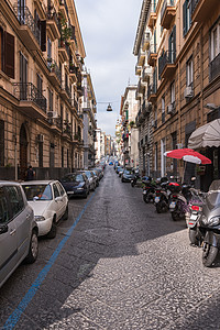 在那不勒斯市狭窄街道图片
