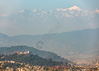 尼泊尔加德满都的佛教徒精神浪塘世界宗教佛塔爬坡地标旅游城市图片