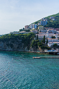 黑山夏季日从海洋看植被太阳绿色天蓝色旅行顶峰娱乐地平线风景树木图片