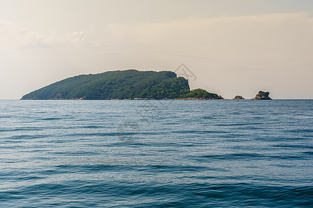 布德瓦镇附近海湾中的圣尼古拉斯岛蓝色生态海岸石头支撑海滩天空鹅卵石旅游岩石图片