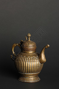青铜壶古金属用具艺术青铜雕刻古董文化传统水壶投手装饰品黄铜背景