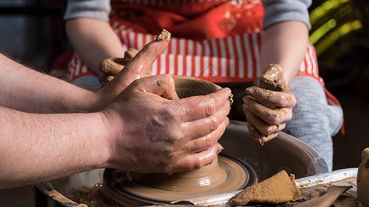儿童陶艺工作室女孩教学手工男人工艺手工业艺术家教育陶瓷制造业图片