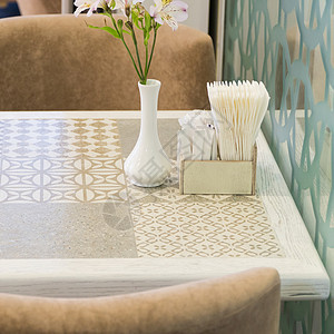 咖啡厅内座位扶手椅咖啡店食堂棕色食物桌子花朵餐巾纸风格图片