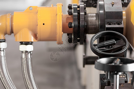 制造中控制机械的杠杆和机构黑色软管龙头生产工业机器技术管道舵柄金属图片