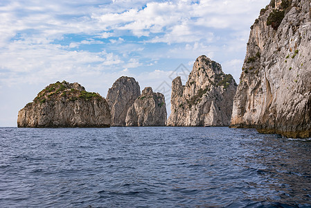 卡普里岛克里夫海岸 有著名的法拉吉尼岩石巡航假期地标风景地平线天堂旅行海岸海岸线蓝色图片