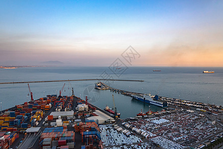 萨莱尔诺港口空中观察运输船运天空血管日落商业景观送货海岸船厂图片