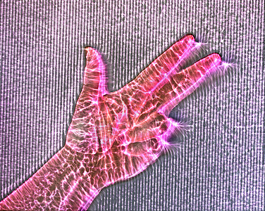 一个发光的人类女性手与 kirlian a 的 3D 插图辉光技术人手情感墙纸闪电蓝色活力高压释放图片
