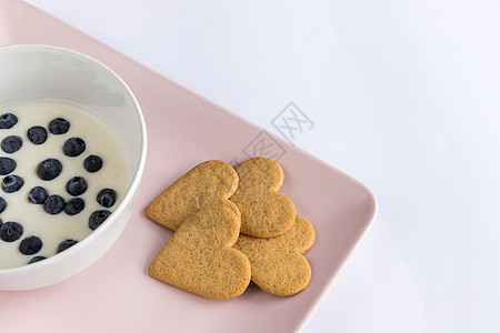 早餐 酸奶加蓝莓和饼干水果牛奶甜点桌子木头奶油谷物奶制品饮食美食图片