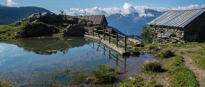 意大利山高山山脉风貌山谷蓝色全景图片