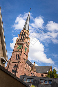 德国Nagold的红沙石教堂纳金蓝色晴天城市宗教教会建筑天空石头红色图片