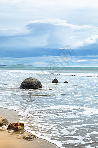 新西兰Moeraki海滩的巨石石头蓝色海岸岩石天空侵蚀天气圆形球形地平线图片