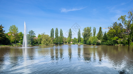 德国辛德尔芬根的河水湖喷泉景观建筑地区天空基督建筑学全景蓝色教会图片