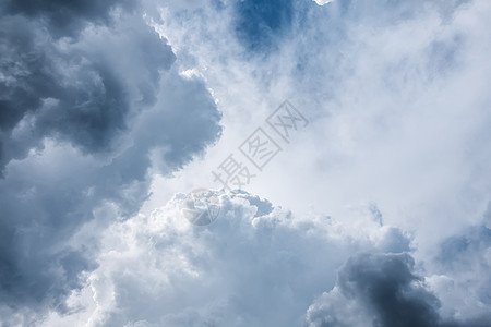 坏天气暴雨云风暴戏剧性季节灰色白色黑色背景图片