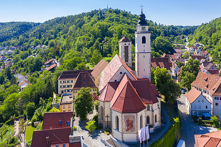 德国南部Horb教堂的空中航向基督建筑树木宗教街道森林教会历史蓝色城市图片