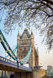横跨英国伦敦泰晤士河的塔桥历史游客城市蓝色地标建筑学景观旅行首都背景图片