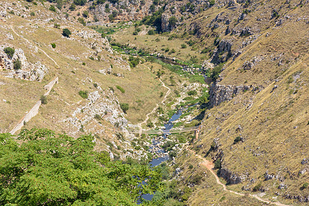 格拉维纳迪马泰拉河峡谷旅行房屋丘陵雕刻洞穴国家旅游灰色绿色岩石图片
