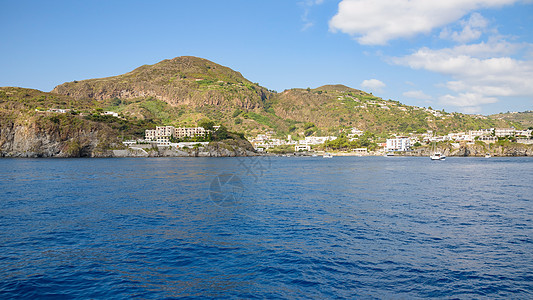 从海上看到的利帕里岛海景旅行岛屿岩石场景建筑学海岸蓝色风神游客图片