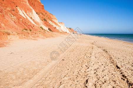 Falesia海滩视图天空娱乐旅游旅行蓝色海浪悬崖海岸阳光假期图片