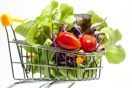 白色背景的购物车菜具中的蔬菜图片