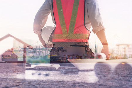 航运码头行业背景下安全设备工程师的双重曝光 处理集装箱货运的技术员操作员 商业运输和物流业图片
