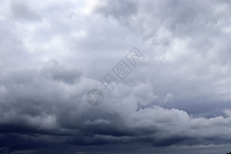 暴风雨前的黑暗云层正在震动形成风暴雨云天空天气太阳空气空间雷雨天堂图片