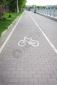 公园中的自行车通道小路娱乐旅行路线街道地面蓝色运动车道途径图片