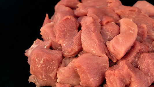 黑板上的肉 猪肉 红肉的零食美食鱼片烧烤烹饪火腿胸部草本植物牛肉香料生肉图片