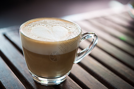 咖啡馆的卡布奇诺杯加心形牛奶型快报饮料午餐牛奶巧克力泡沫咖啡店黑色棕色咖啡师图片
