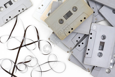 白色背景的旧磁带组 Name录音机齿轮传真电子产品音乐盒子技术歌曲团体立体声图片
