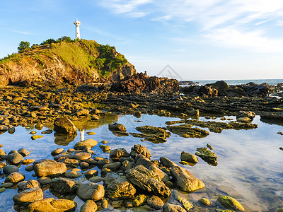 泰国海与泰国高兰坦岛旧灯塔的海景天空地质学石头热带假期海滩旅行支撑悬崖海洋背景