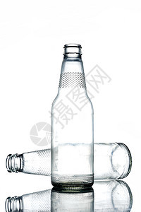 白色背景的无色玻璃瓶空着图片