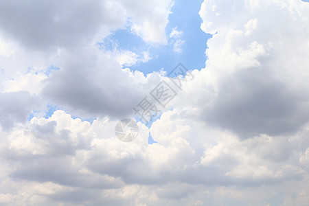 天空 天空云层清澈 蓬松的云朵在天空中美丽大天际晴天气候天堂环境云景柔软度自由天气蓝色图片