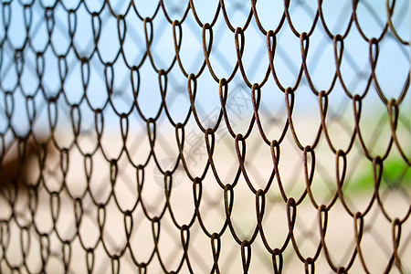 沿 beac 防止危险区域的钢丝围栏安全休息障碍回收电缆框架金属边界绳索废料图片