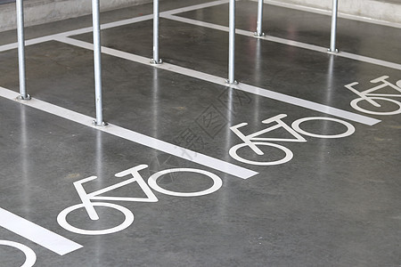 自行车停放处的符号 自行车停车场 自行车停车场运输安全车辆架子花园民众标签条纹车轮城市图片