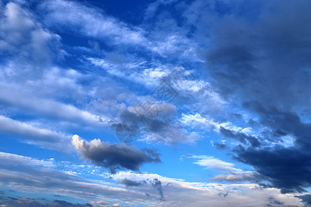 夏季 sk 中令人惊叹的混合云形成全景雨云高度气氛地平线蓝色云景天空墙纸阳光天堂图片