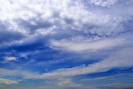 夏季 sk 中令人惊叹的混合云形成全景天堂白云墙纸环境风暴地平线旅行天气蓝色雨云图片